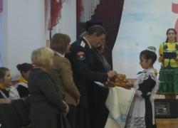 В казачьем полку прибыло: пятиклассников школы №6 в Морозовске торжественно приняли в казачата