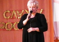 Марина Ефимова спела "Военный вальс" в видеоролике Дома офицеров в Морозовске