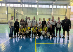 Победой команды СКА завершилась очердная серия игр по волейболу среди команд Морозовского района