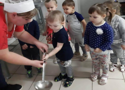 Малыши из детского сада "Сказка" побывали в гостях у поваров