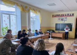 Морозовские школьники встретились с участником СВО