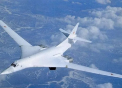 Новый самолет-ракетоносец Ту-160 получил имя знаменитого морозовчанина Петра Дейнекина 