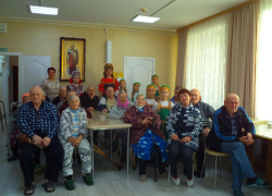 Песни, танцы и «Репка»: в Морозовском районе устроили тёплый праздник для пожилых