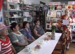 Краеведческие посиделки «Традиции предков храним и возрождаем» провели в  хуторе Старопетровском