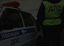 Инспекторы ДПС Морозовска ночью привезли бензин и помогли завести заглохший автомобиль водителю из Волгограда