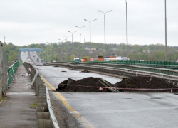 Строительство временного моста через Северский Донец в Каменском районе завершится в августе
