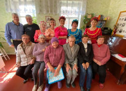 Пенсионеров в ЦСО Морозовского района поздравили с международным Днем пожилых людей