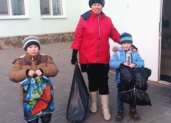 Двойняшки Никита и Саша установили рекорд своего детского сада по сбору макулатуры в Морозовске