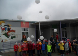 Коллектив и воспитанники детского сада "Ромашка" почтили память погибших кемеровчан минутой молчания