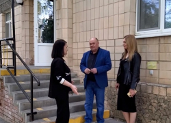 Рабочая группа администрации Морозовского района посетила школу искусств для осмотра нового оборудования