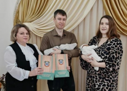 Первая «королевская двойня» 2026 года родилась в Морозовском районе