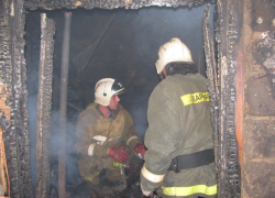 Спасатели Морозовского района тушили пожар в поселке Разлатный