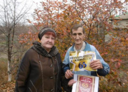 Коллектив Вольно-Донского Дома культуры поздравил односельчанина с юбилеем