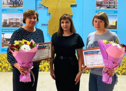 Морозовчанки Галина Литкова и Анна Рыбникова получили почетные грамоты всероссийского общественного движения "Матери России"