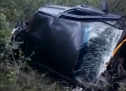 Водитель опрокинувшейся в Морозовском районе "Лады Приоры" погиб на месте