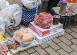 От 3 тысяч рублей и больше: штраф на торговлю на лестнице возле переезда могут выписать морозовчанам