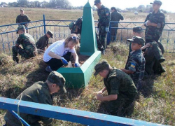 Кадеты навели порядок на могилах времен ВОВ в хуторе Морозов