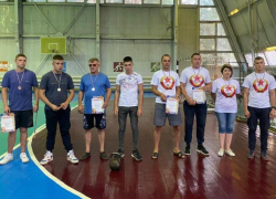Золото соревнований по гиревому спорту в Морозовске завоевала команда СКА