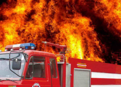 Пожар в летней кухне на улице Калинина в Морозовске потушили за 16 минут