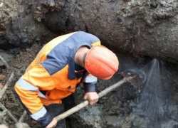 Ремонт водопровода в Морозовске на месяц может остановить движение возле "пятачка"