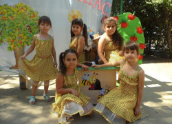 Праздник под названием «Медово - яблочный спас - урожай припас» прошел для воспитанников морозовского детского сада