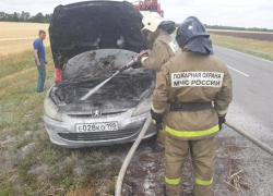 Легковой автомобиль загорелся на трассе "Кашары-Морозовск"