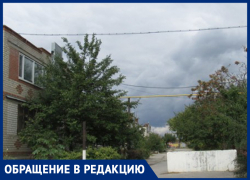 Жителей дома №96 достали автомобили, проезжающие по двору