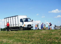 Девушка за рулём Хендая «протаранила» грузовик и попала в больницу в Морозовском районе