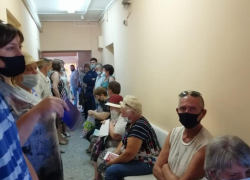 Очереди на вакцинацию против коронавируса прокомменировали в поликлинике Морозовского района