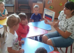 Познавательно и интересно прошёл День флага России для воспитанников детского сада "Сказка"