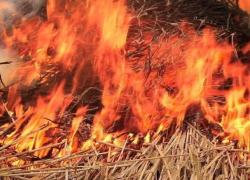 Спасатели снова тушили пожар: в хуторе Морозов загорелось сено