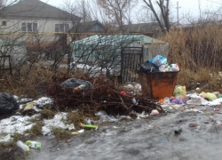 Письмо в редакцию: У всех заявителей с замусоренной улицы Комарова в Морозовске оказались задолженности по оплате вывоза ТБО