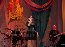 В Сети появились видеозаписи концерта в Морозовске к 8 марта