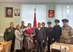 Орден Мужества передали матери погибшего бойца из Морозовска
