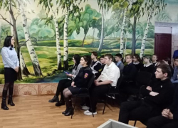 Инспектора подразделения по делам несовершеннолетних в Морозовске провели для молодежи профилактические лекции