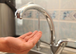 На улицах Ленина и Карла Маркса в Морозовске произошел порыв сети водоснабжения