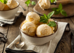 Устрой себе День мороженого на завтрак с магазином "Глория"