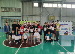 Первое место на районных соревнованиях по "Русскому жиму" в Морозовске завоевали спортсмены школы №3 