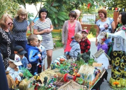 Целый казачий хуторок с куренями, мельницами и колодцами разместился во дворе детского сада "Солнышко" в Морозовске