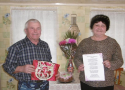 Коллектив Вольно-Донского Дома культуры поздравил односельчанина с юбилеем