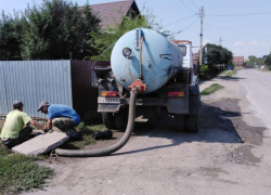 Порыв водопровода на улице Ленина стал причиной отсутствия воды на четырех улицах Морозовска