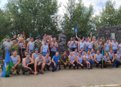 Памятный знак, посвященный 90-летию ВДВ, торжественно открыли в Морозовске