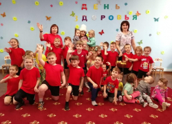 Ребята в хуторе Морозов научили Ангину чистить зубы и правильно питаться