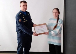 Старшеклассники гимназии №5 встретились с военнослужащими Морозовского района 