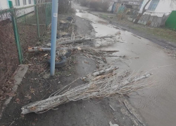 Морозовску ещё повезло: Ураганный ветер обрушился на Юг России