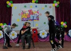Волшебный букет из музыки, песен и танцев подарили прекрасной половине на концерте в честь 8 марта в Сибирьчанском сельском клубе