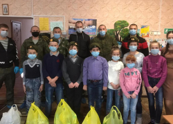 День военного разведчика в Морозовске отметили посещением детского приюта и подарками для детей