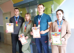 Золото соревнований по плаванию в Морозовске завоевала команда Грузиновского сельского поселения