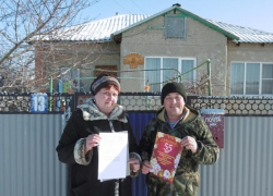 Работники Вольно-Донского Дома культуры поздравили односельчанина с юбилеем