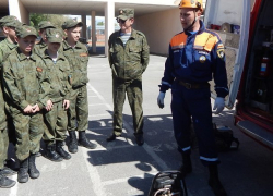 Кадеты Морозовска попробовали себя в роли пожарных